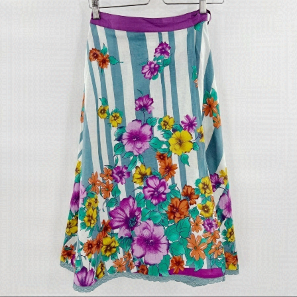 Flying tomato floral wrap skirt size M